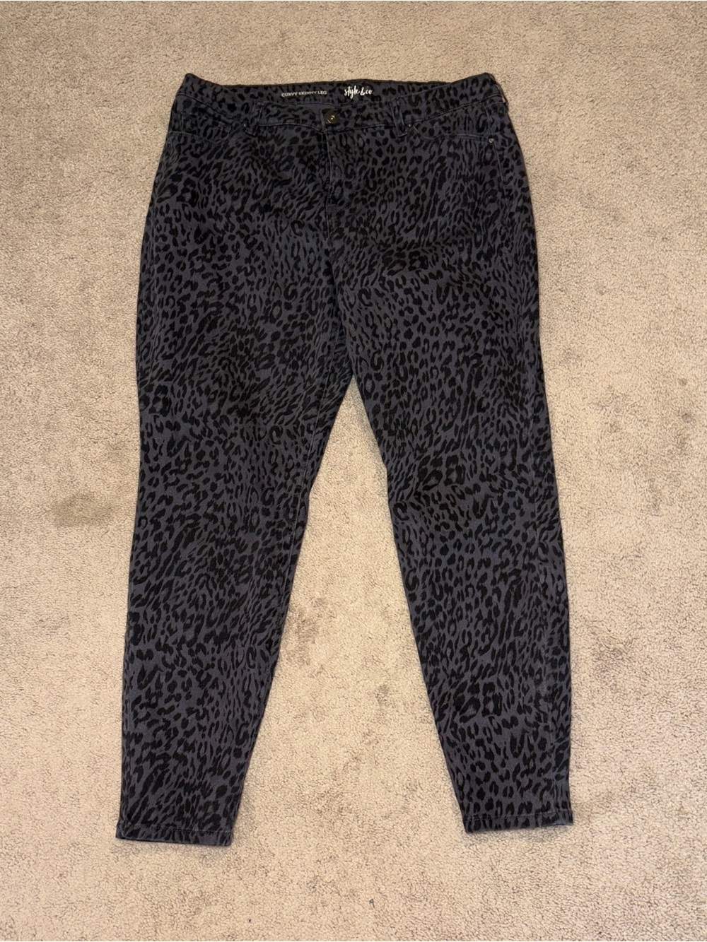 Style & Co. Black Leopard-Print Skinny Jeans Size: 14